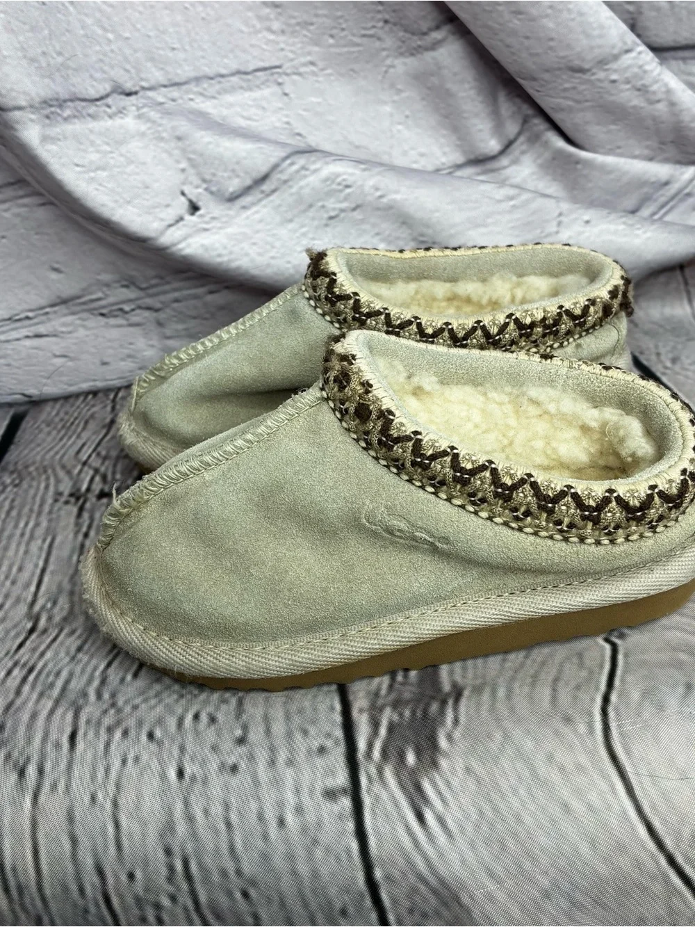 UGG Toddlers Tasman II Light Beige Gray Suede Sheepskin Lined Clog Slipper Sz 8
